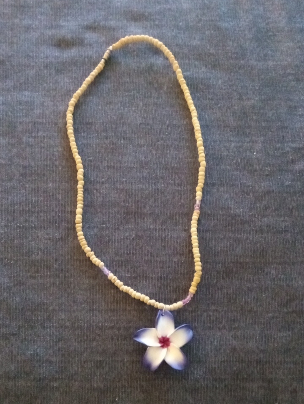 Vintage Hawaiian Plumeria Flower Pendant Beaded Necklace - Picture 3 of 8